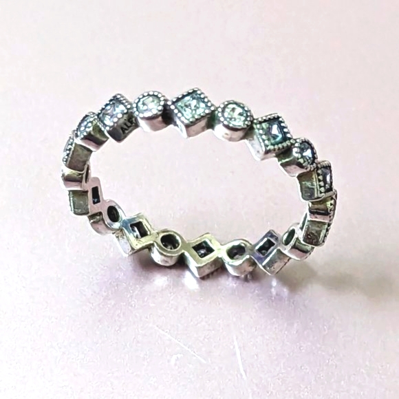 Pandora Alluring Brilliant Princess Ring - Picture 7 of 16